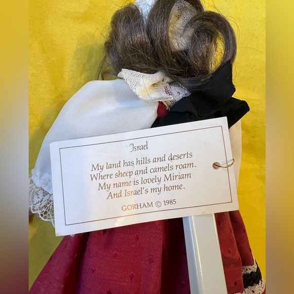 Gorham Around the World Dolls Israel 10" Lovely Miriam Porcelain W/stand - Picture 3 of 4
